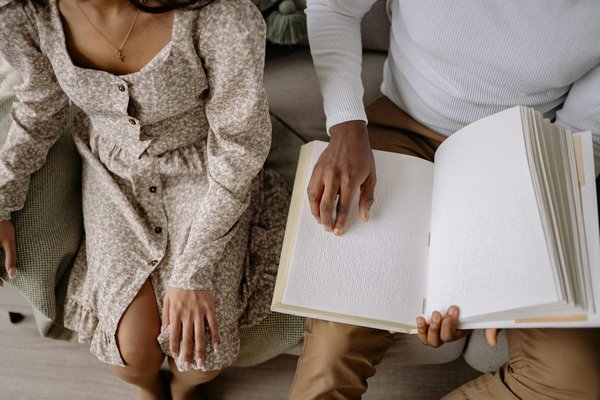 Handicap sensoriel : enjeux, causes et aide innovante